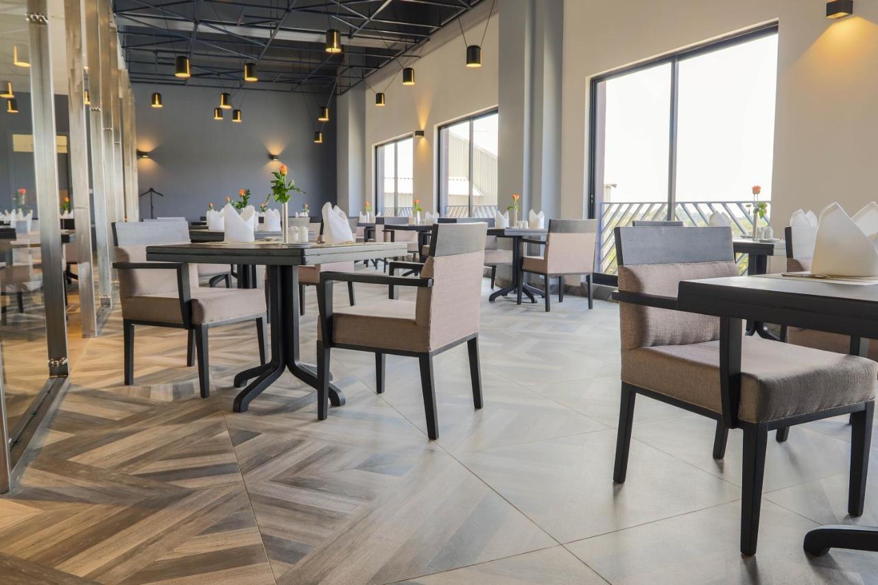 Eka Hotel Елдорет Екстериор снимка