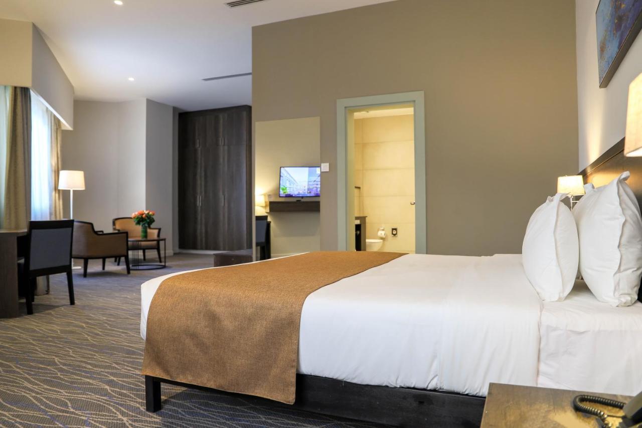 Eka Hotel Елдорет Екстериор снимка