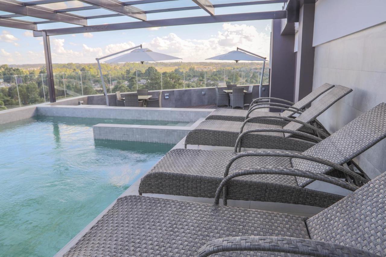 Eka Hotel Елдорет Екстериор снимка