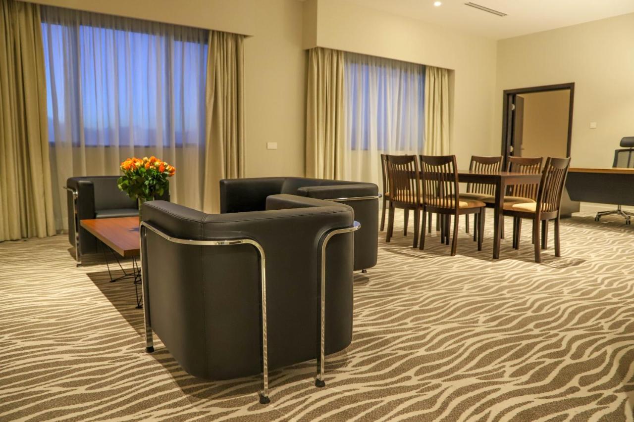 Eka Hotel Елдорет Екстериор снимка