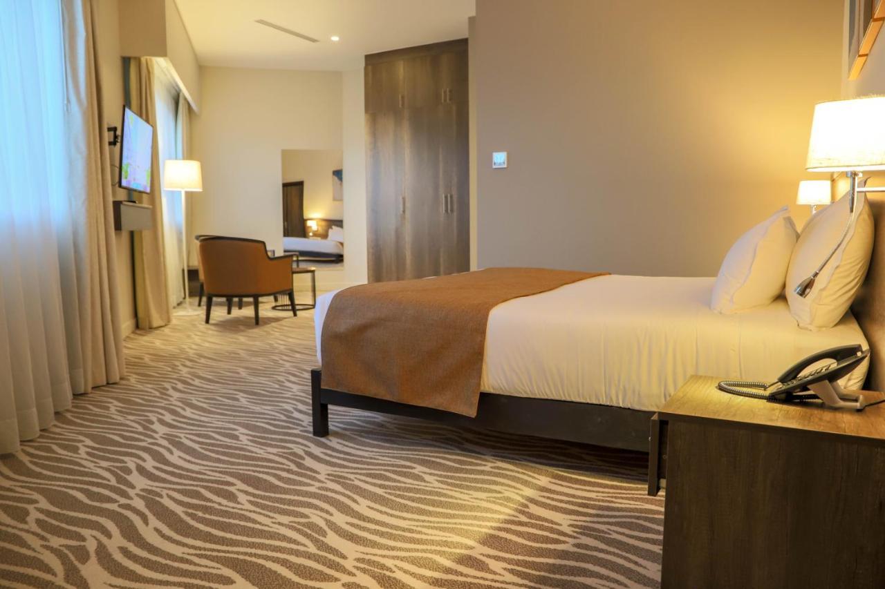 Eka Hotel Елдорет Екстериор снимка