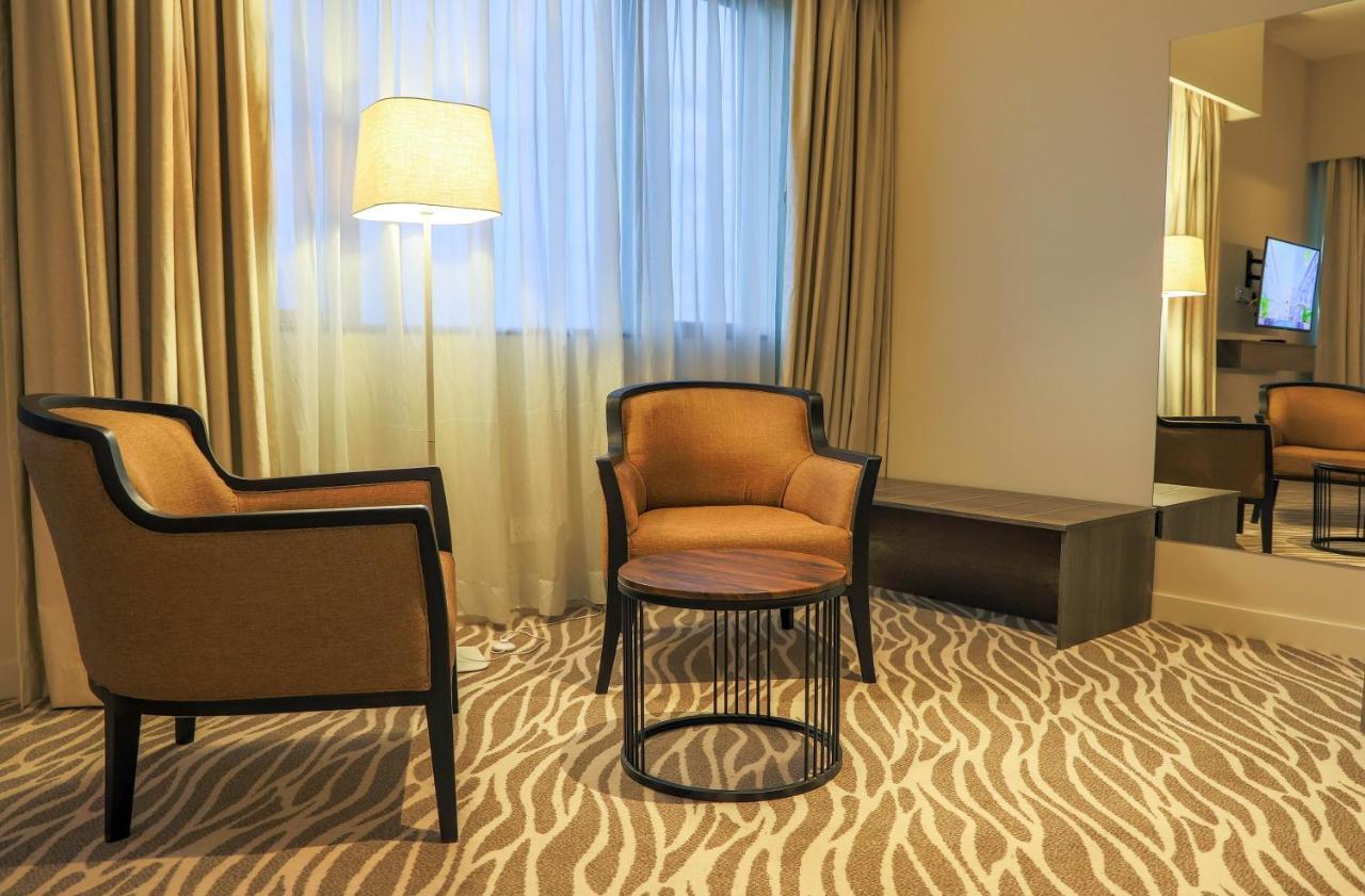 Eka Hotel Елдорет Екстериор снимка