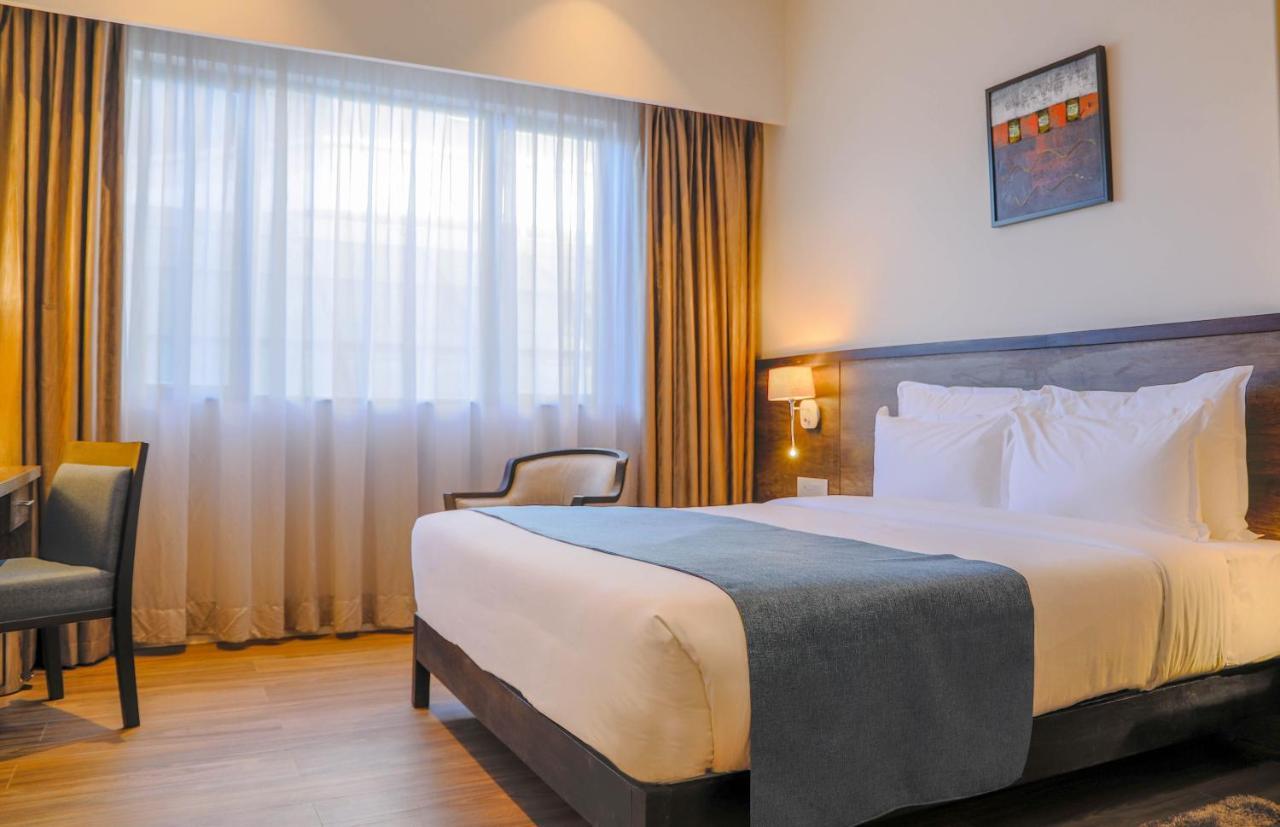 Eka Hotel Елдорет Екстериор снимка
