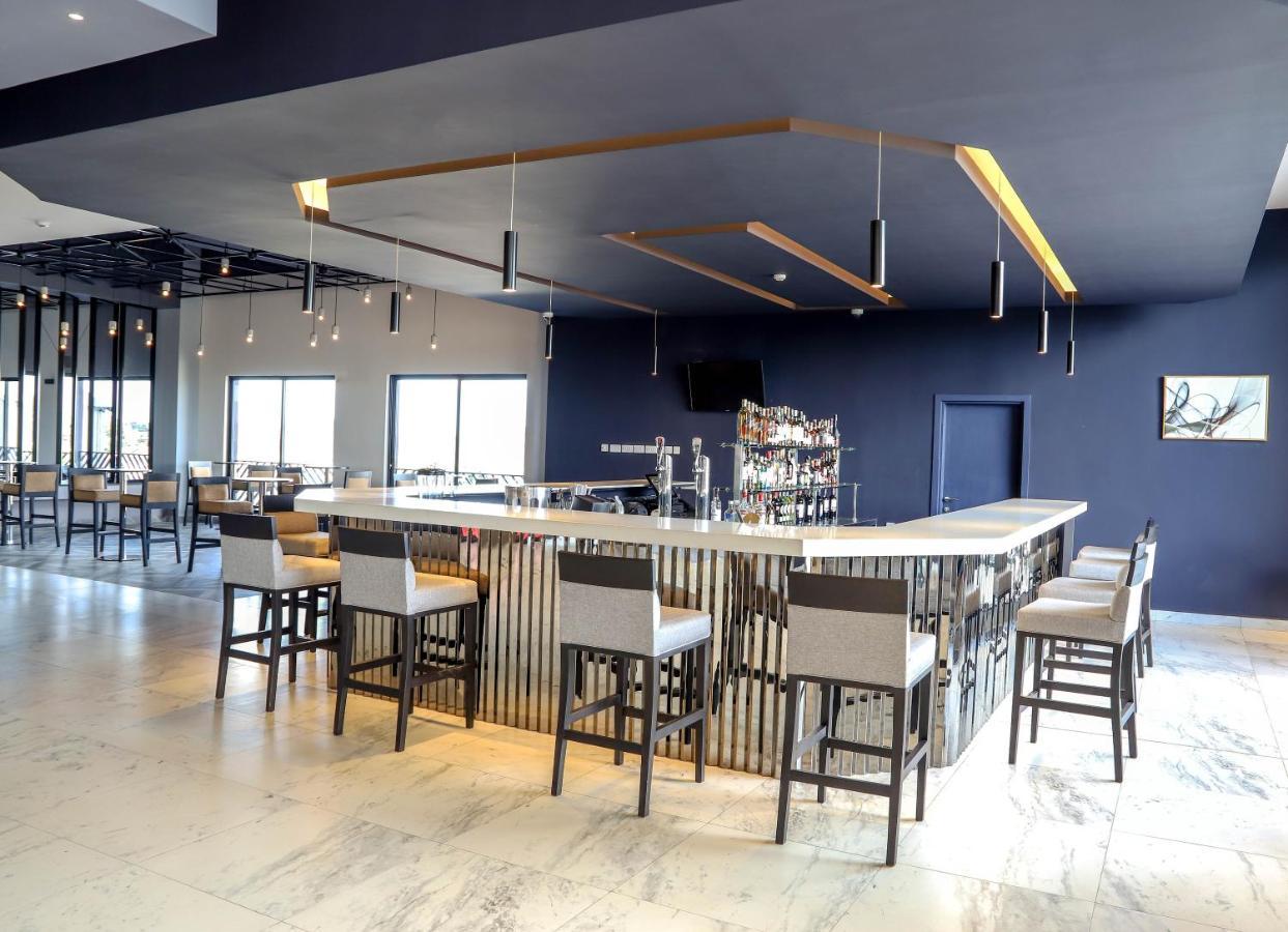 Eka Hotel Елдорет Екстериор снимка