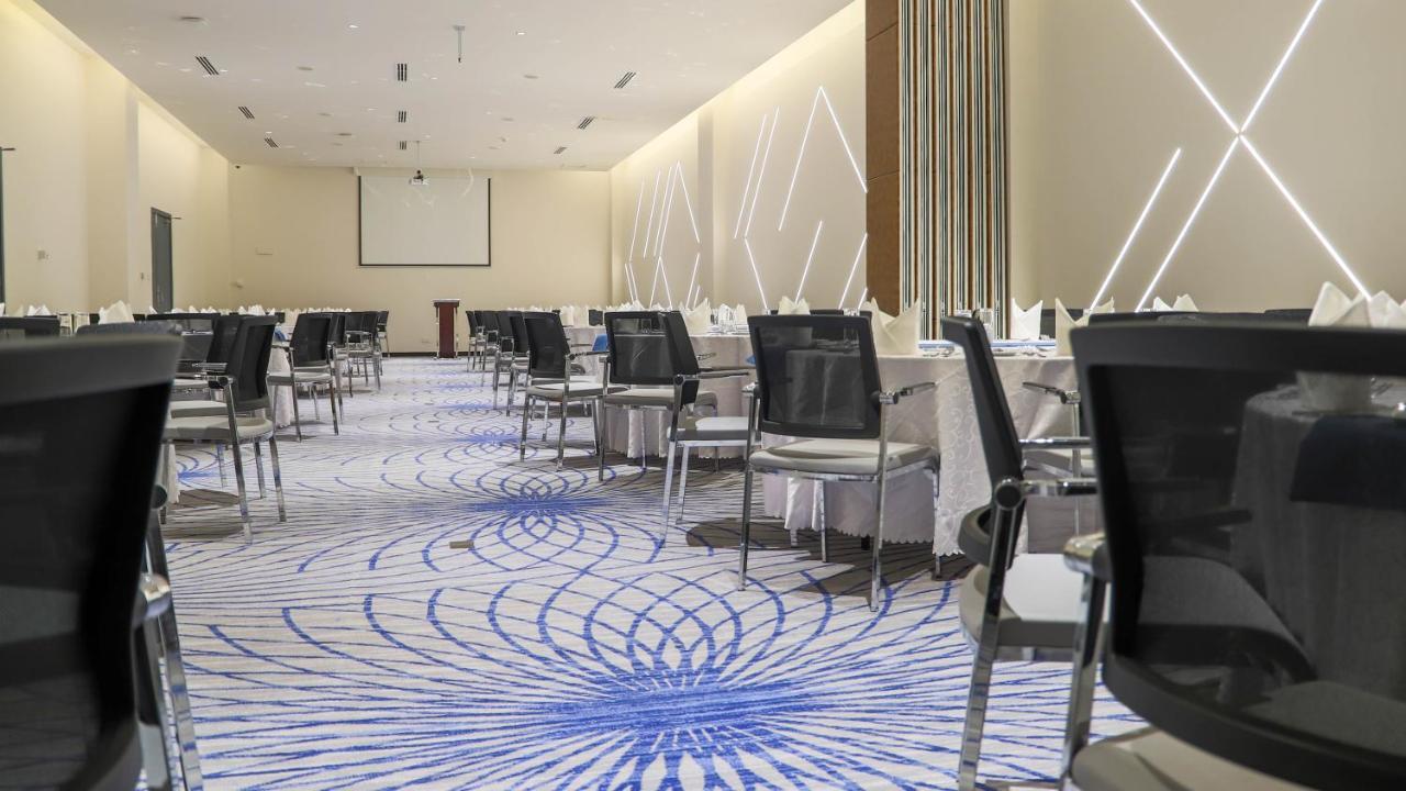 Eka Hotel Елдорет Екстериор снимка