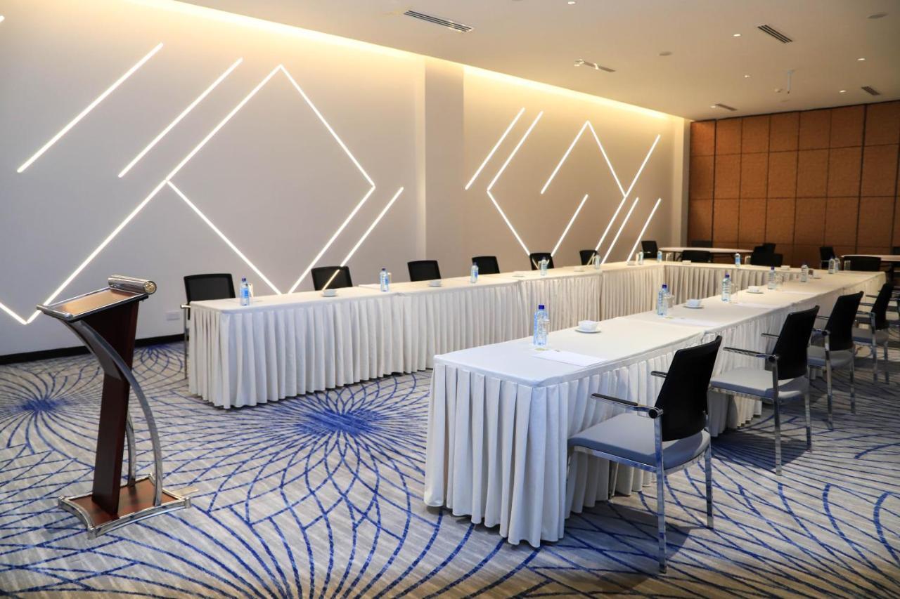 Eka Hotel Елдорет Екстериор снимка