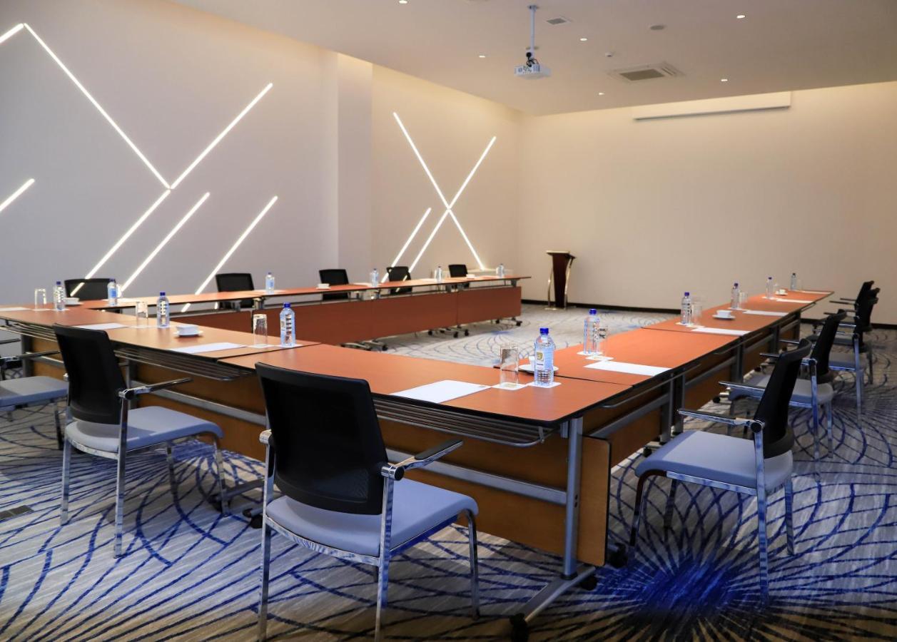 Eka Hotel Елдорет Екстериор снимка