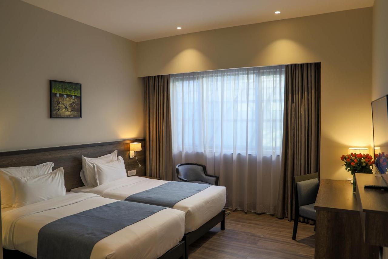 Eka Hotel Елдорет Екстериор снимка