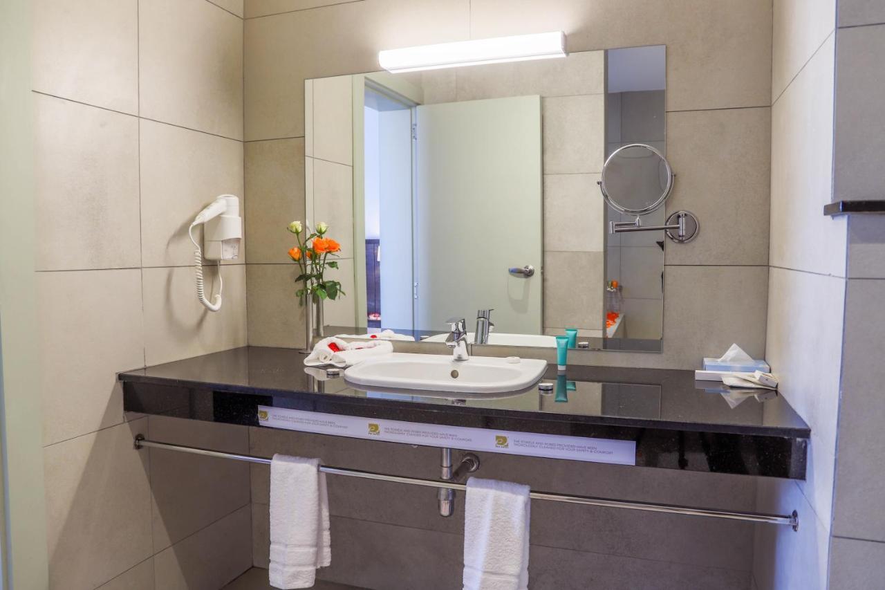Eka Hotel Елдорет Екстериор снимка