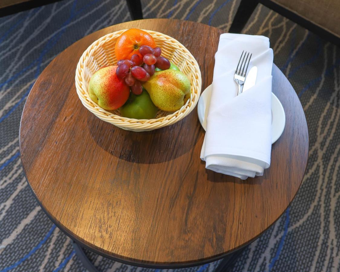 Eka Hotel Елдорет Екстериор снимка