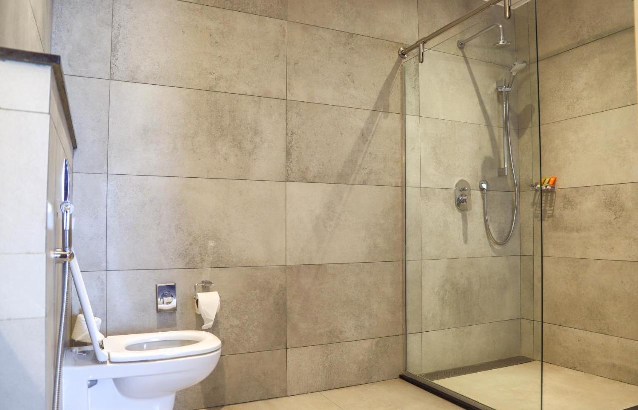 Eka Hotel Елдорет Екстериор снимка