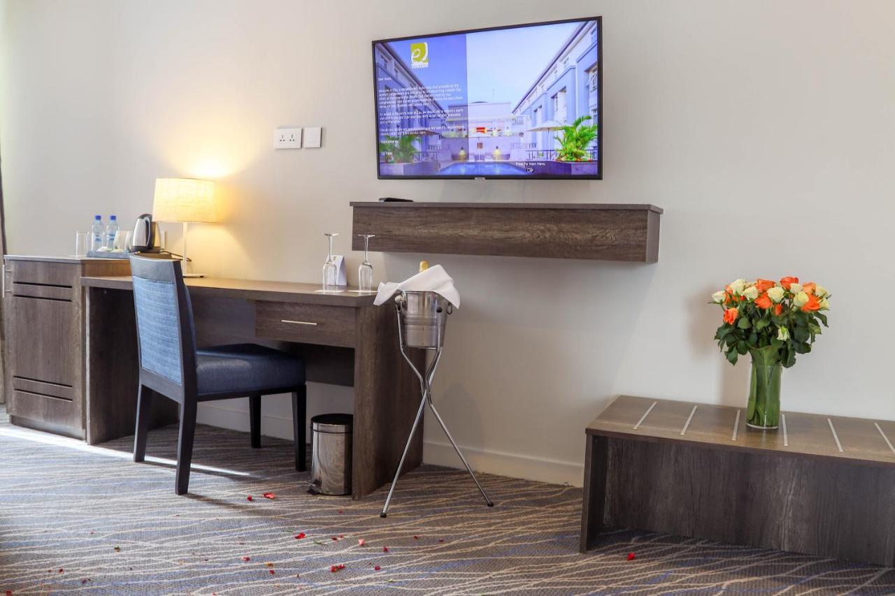 Eka Hotel Елдорет Екстериор снимка