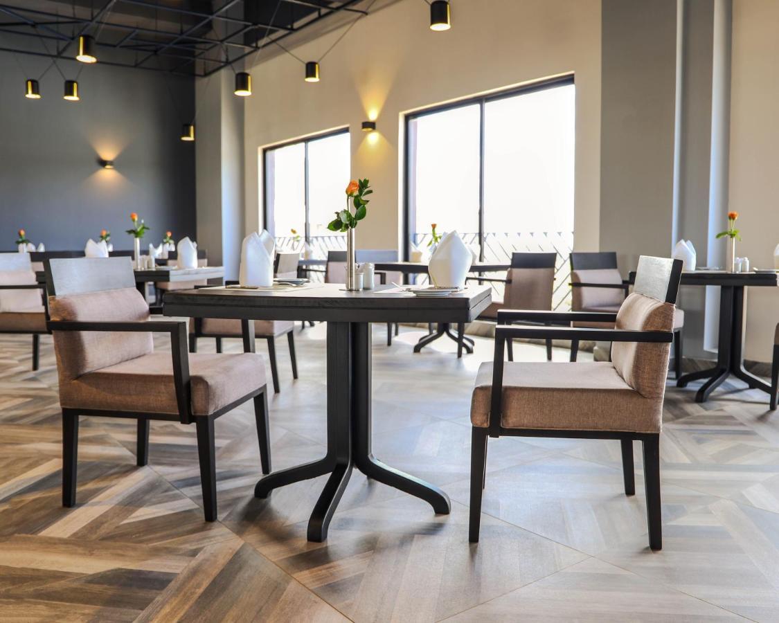 Eka Hotel Елдорет Екстериор снимка